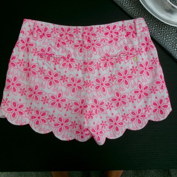 Like New Crown & Ivy Scalloped Hem Eyelet Shorts Pink and White 6 - Picture 2 of 8